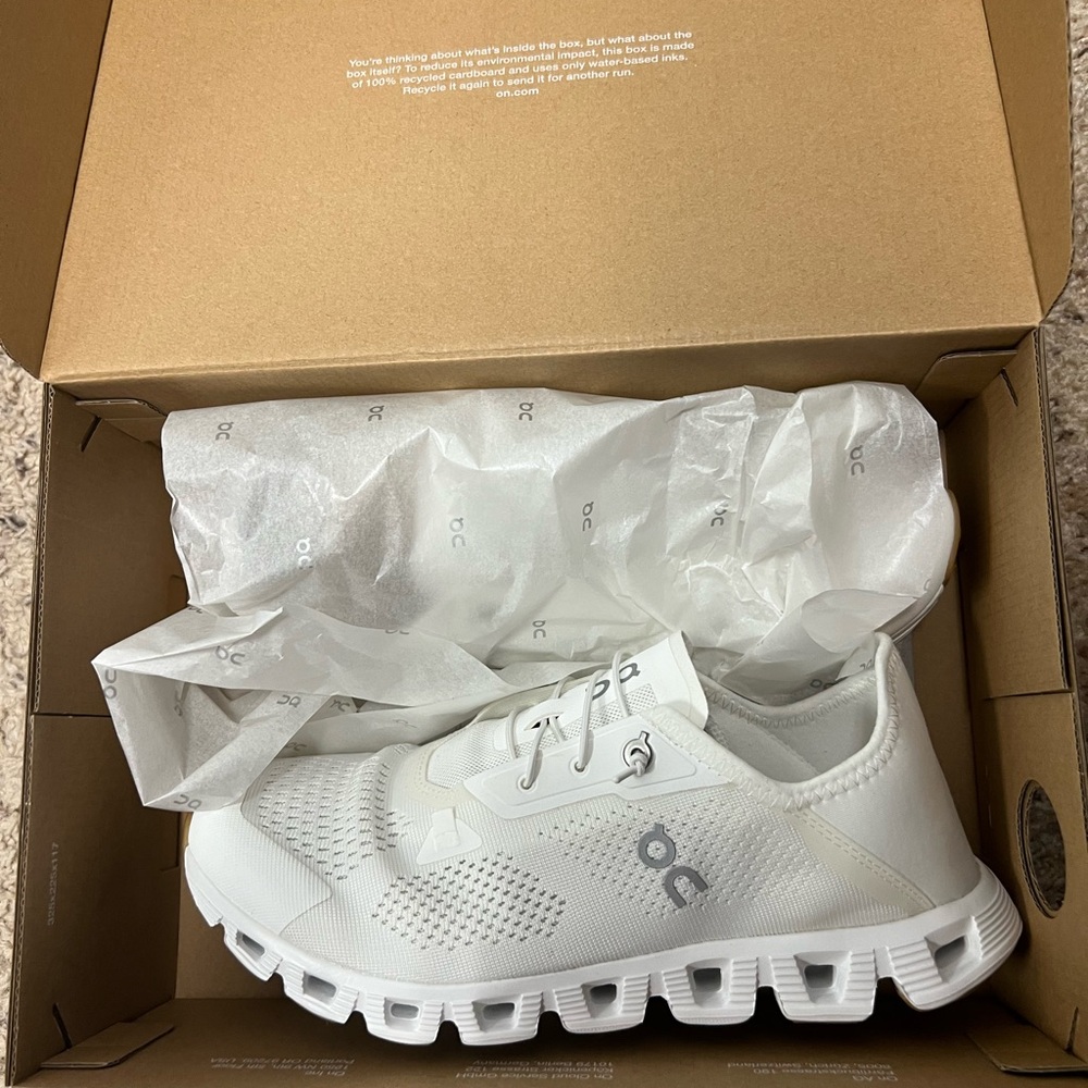 Brand new On Cloud 5 Womens sneakers